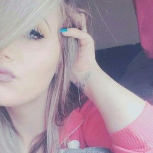 MY MOM DOES NOT SELL FAKE MAKE-UP